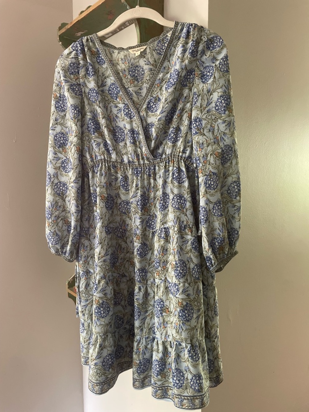 Max Studio Light Blue Floral Long Sleeve V-Neck Dress